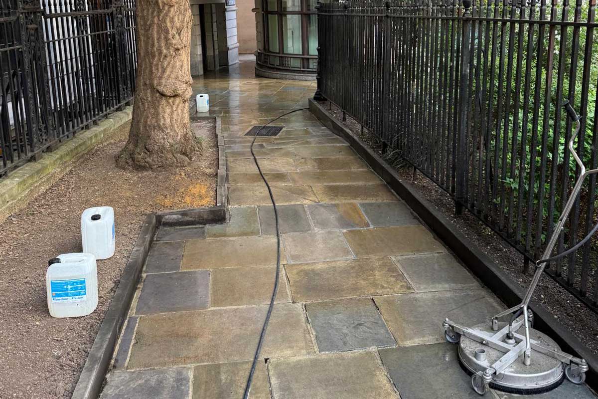 Deep Cleaning City of London Paving